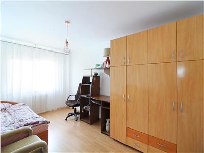 Apartament 3 camere decomandate, mobilat, Intre Lacuri