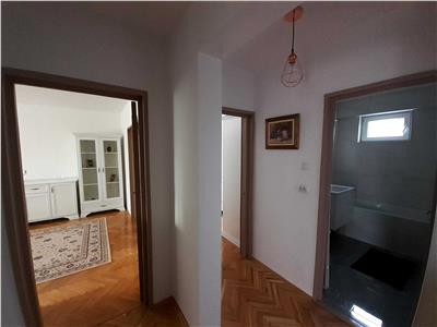 Apartament renovat cu 3 camere, etaj 2, Andrei Muresanu